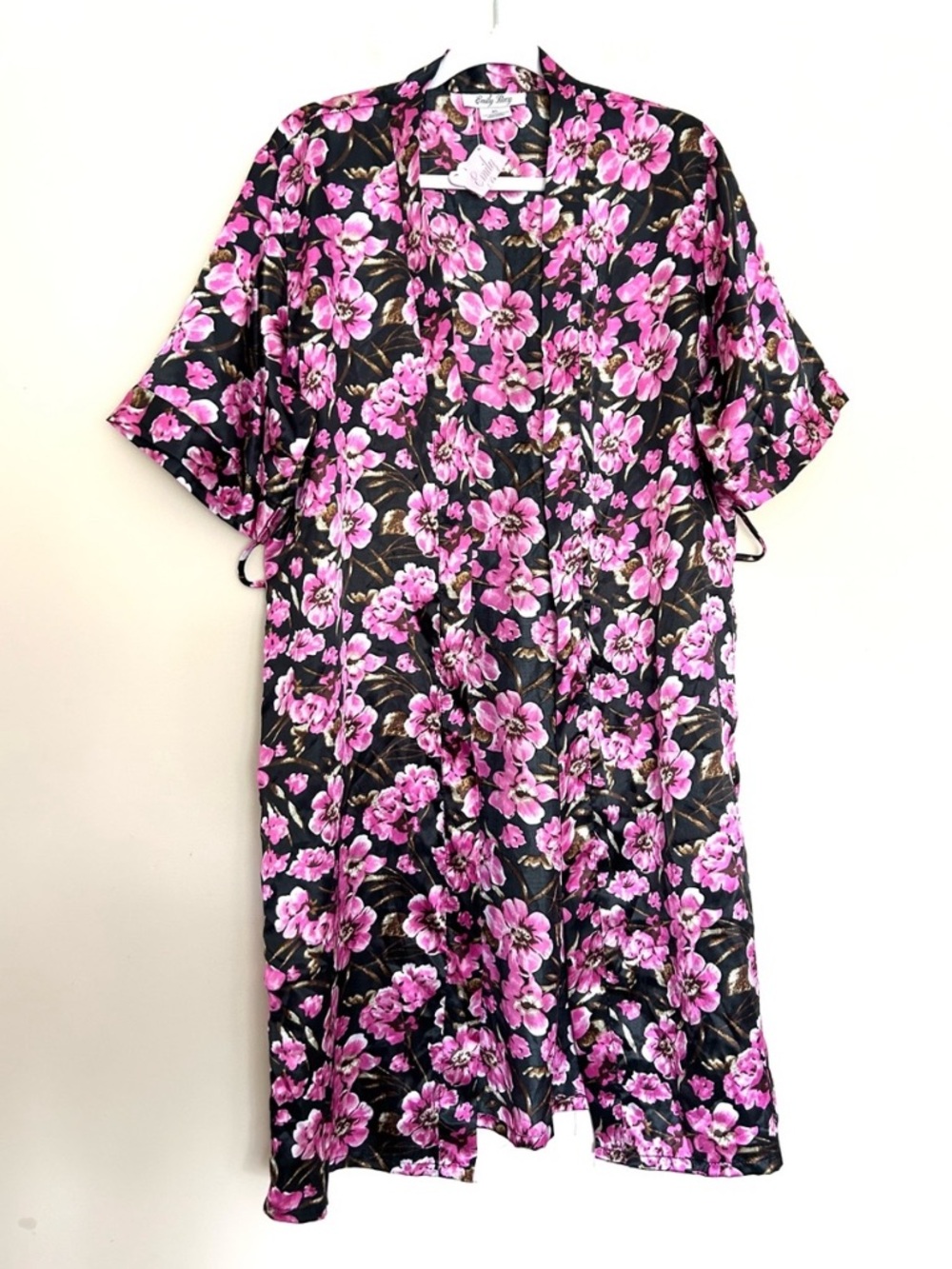 NEW Emily Stacy Women’s Black Floral Satin Kimono Robe with Pink Blossoms